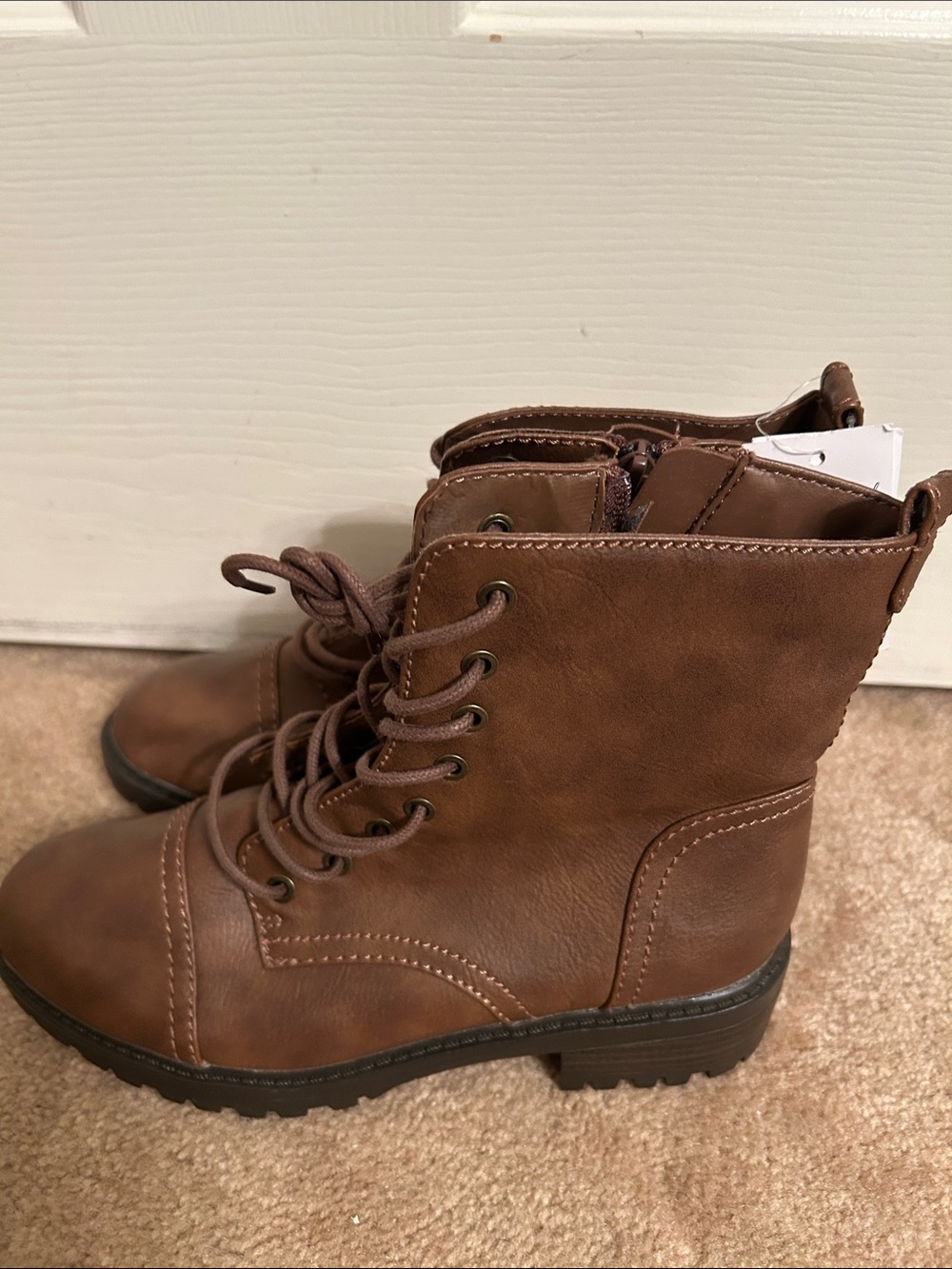 NWT universal thread boots
